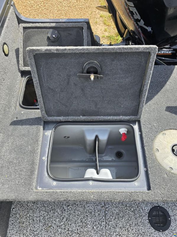 Tracker Marine Tracker Targa V18