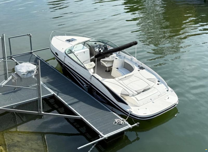 Rinker 246 Cuddy