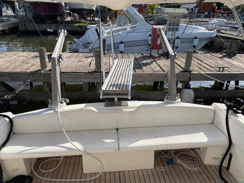 Azimut AZ 28