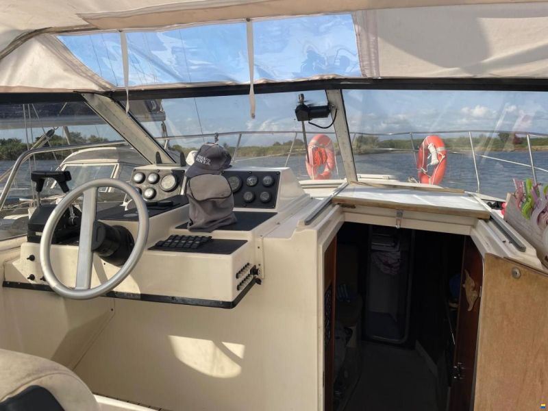 Azimut AZ 28