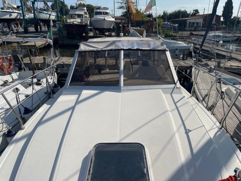 Azimut AZ 28