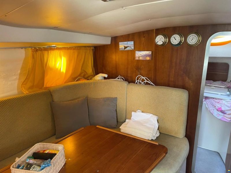 Azimut AZ 28