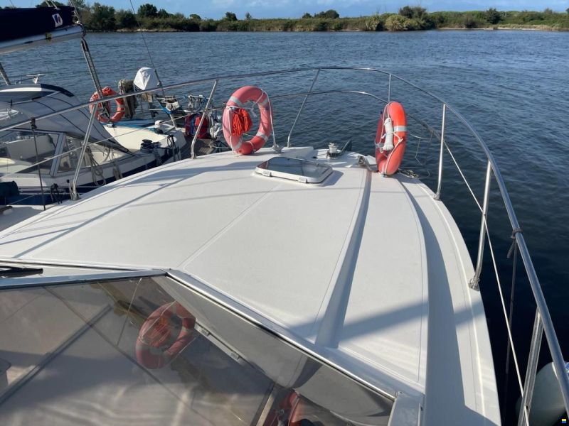 Azimut AZ 28
