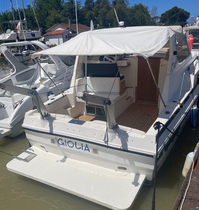 Azimut AZ 28