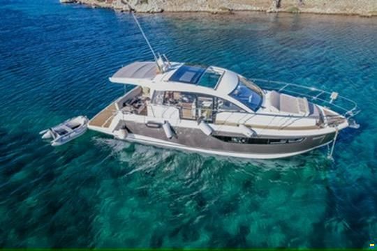 Sealine C330