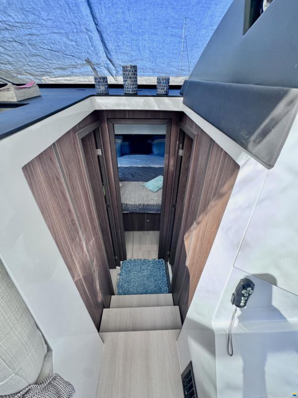 Sealine C330