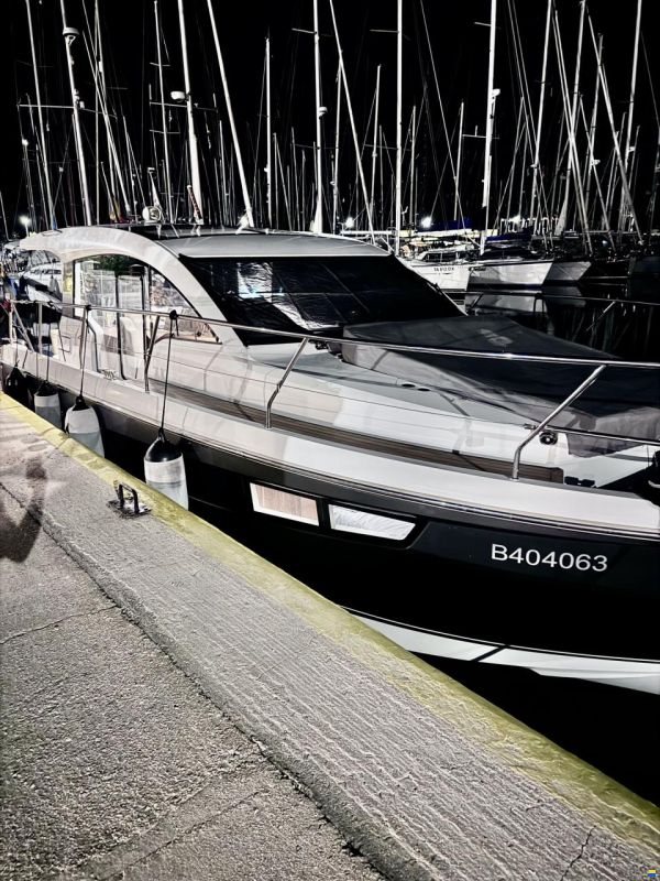 Sealine C330