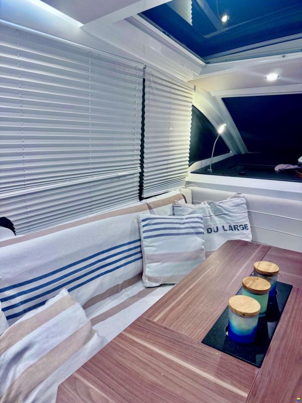 Sealine C330