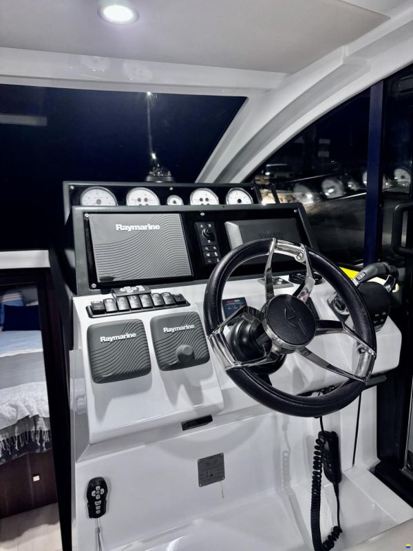 Sealine C330