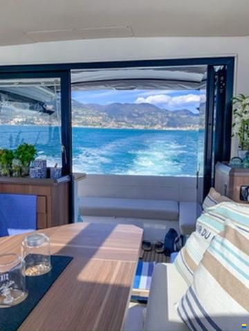 Sealine C330