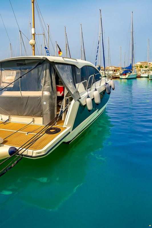 Sealine C330