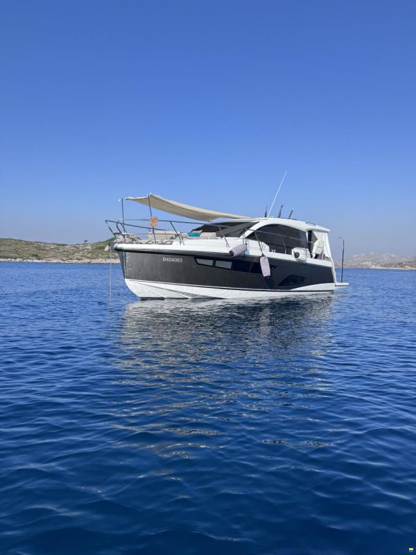 Sealine C330