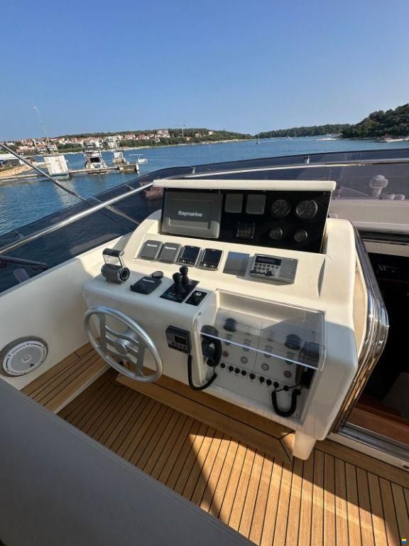 Ferretti CUSTOM LINE 94 - scafo #20