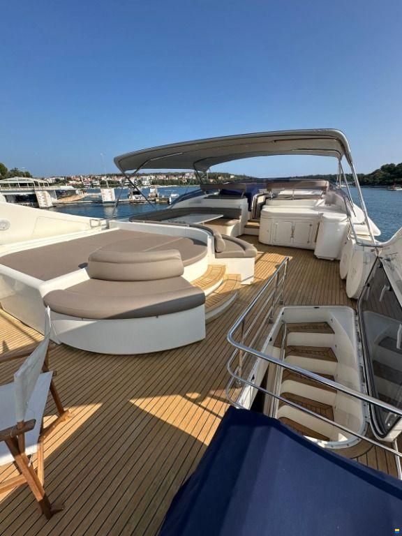 Ferretti CUSTOM LINE 94 - scafo #20