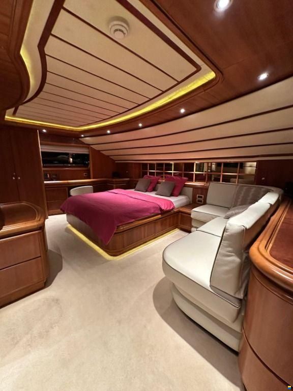 Ferretti CUSTOM LINE 94 - scafo #20