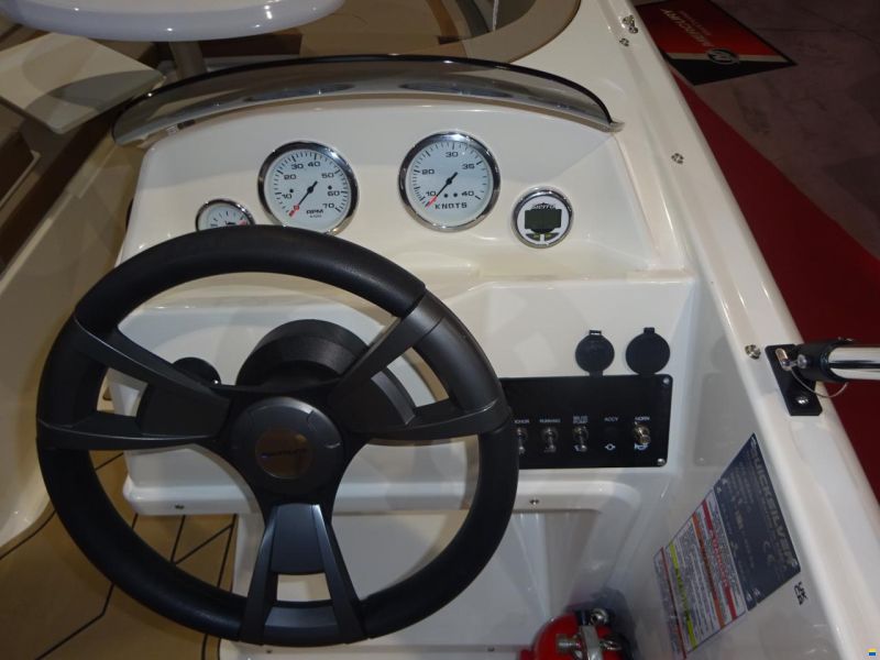Quicksilver Activ 475 Axess