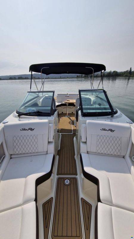 Sea Ray SLX 250