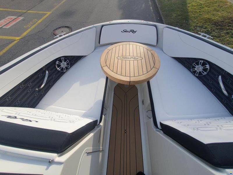 Sea Ray SPX 190 Outboard