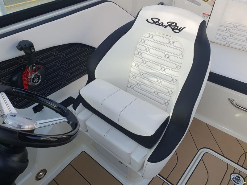 Sea Ray SPX 190 Outboard