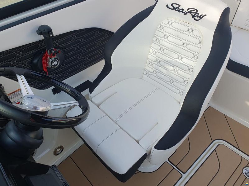 Sea Ray SPX 190 Outboard