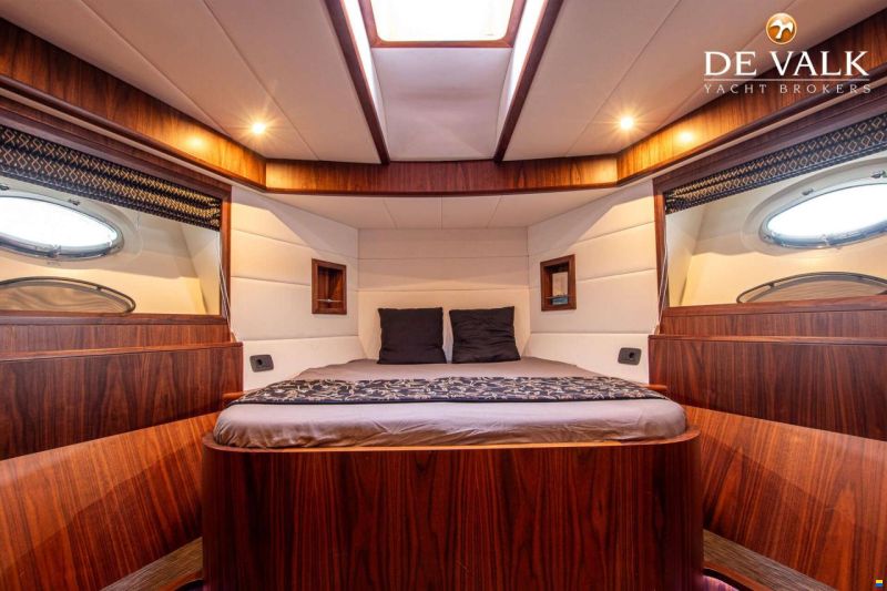 Holterman & De Vries 53 Commander