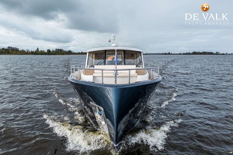 Holterman & De Vries 53 Commander