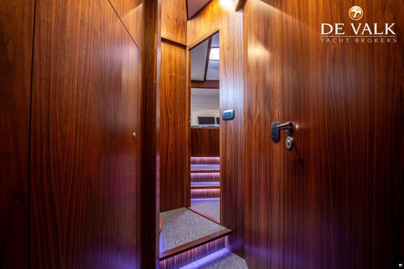 Holterman & De Vries 53 Commander