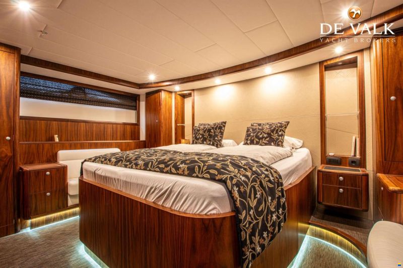 Holterman & De Vries 53 Commander