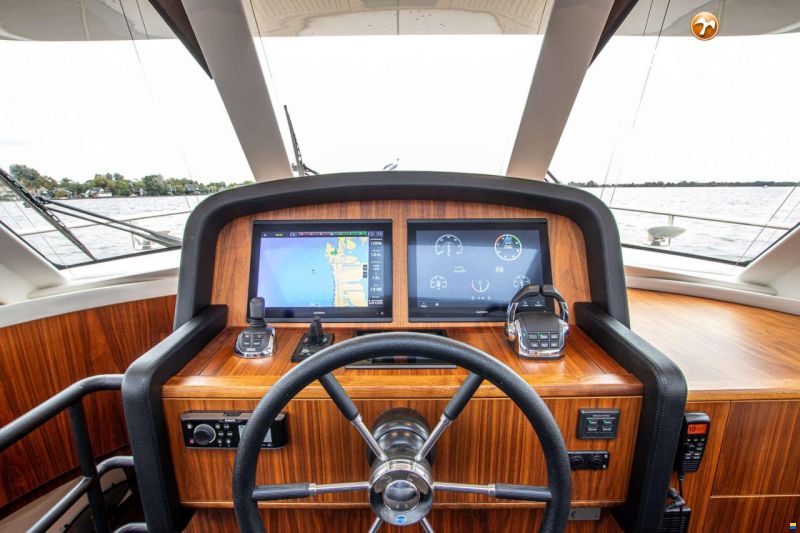 Holterman & De Vries 53 Commander