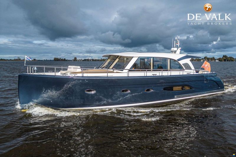 Holterman & De Vries 53 Commander