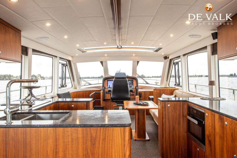 Holterman & De Vries 53 Commander