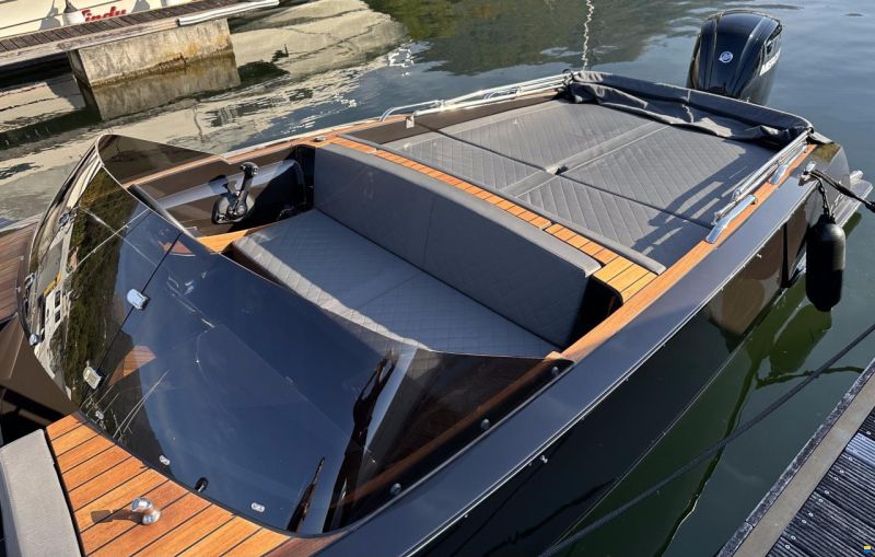 VTS Boats Flying Shark 5.7 Bowrider Capri