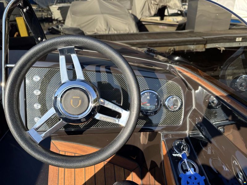 VTS Boats Flying Shark 5.7 Bowrider Capri