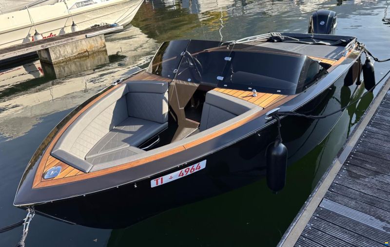 VTS Boats Flying Shark 5.7 Bowrider Capri