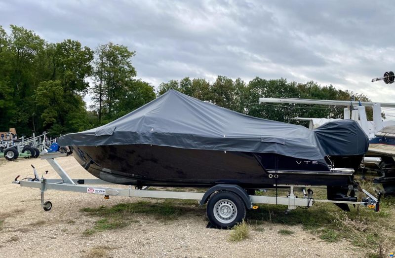 VTS Boats Flying Shark 5.7 Bowrider Capri