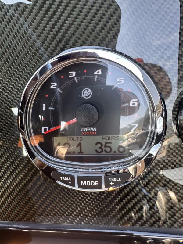 VTS Boats Flying Shark 5.7 Bowrider Capri