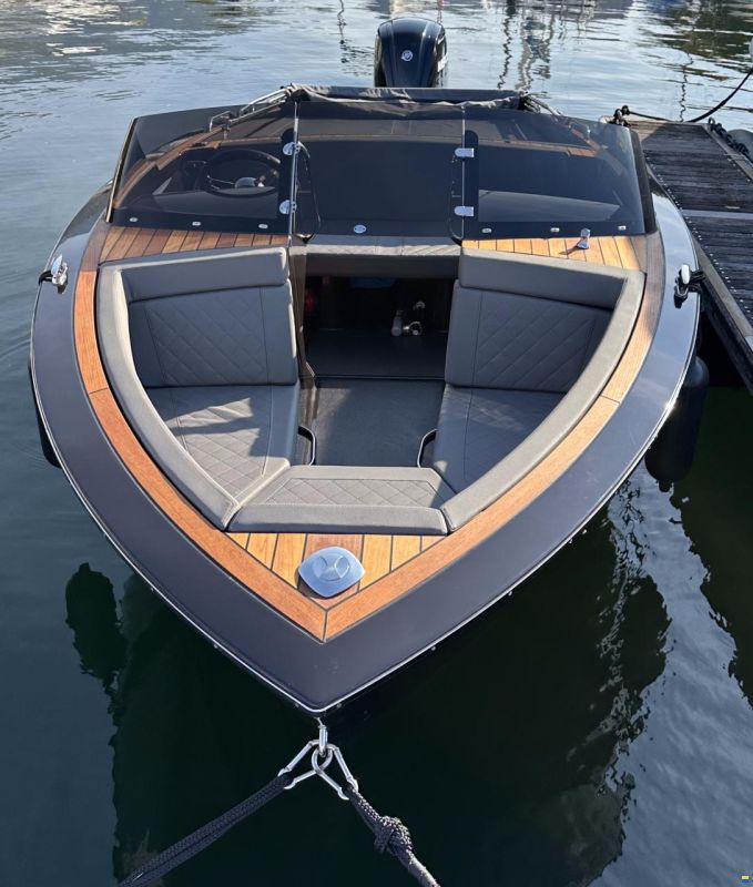 VTS Boats Flying Shark 5.7 Bowrider Capri