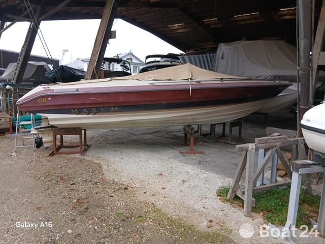 Maxum 2100