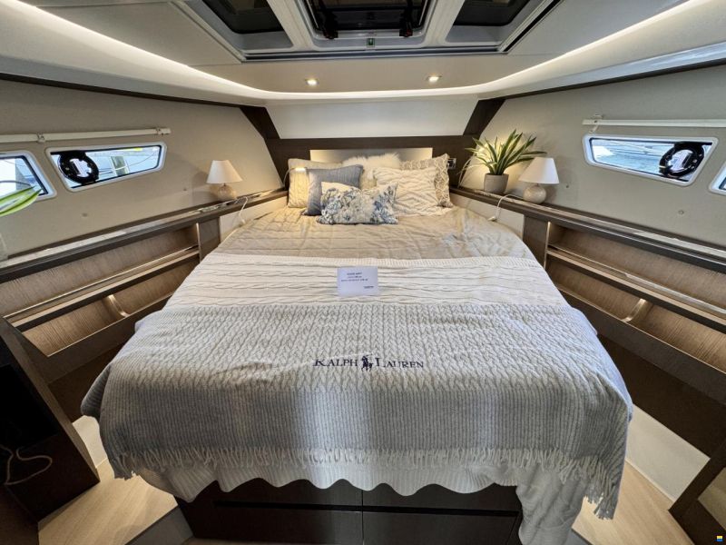 Sealine S335