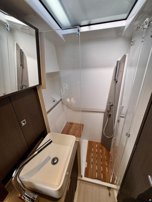 Sealine S335