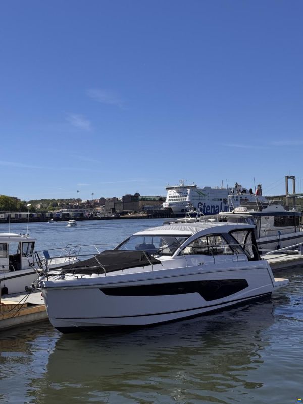 Sealine S335