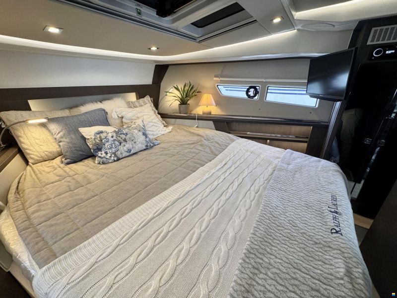 Sealine S335