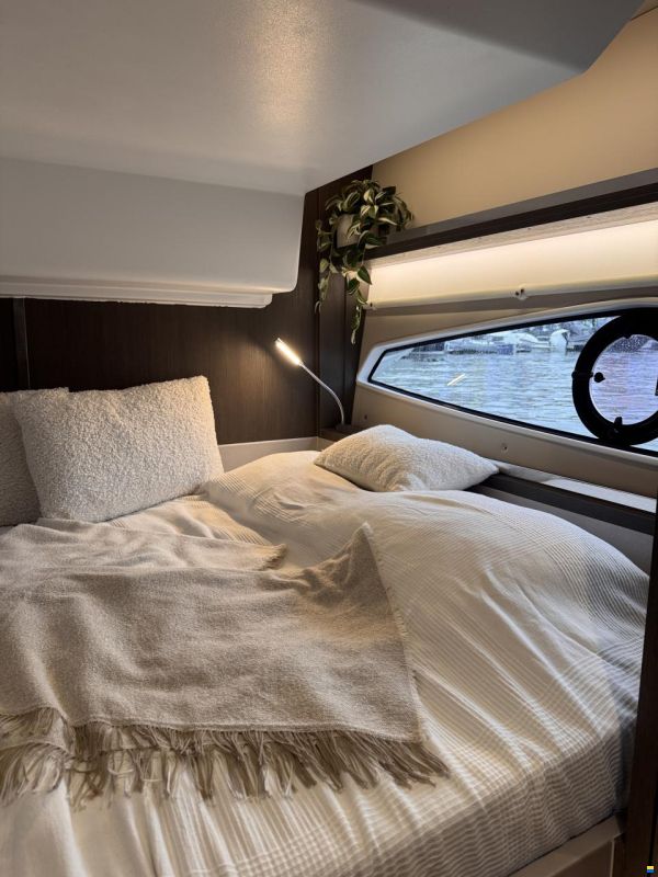 Sealine S335