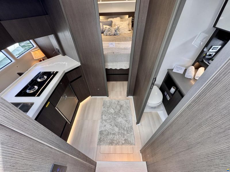 Sealine S335