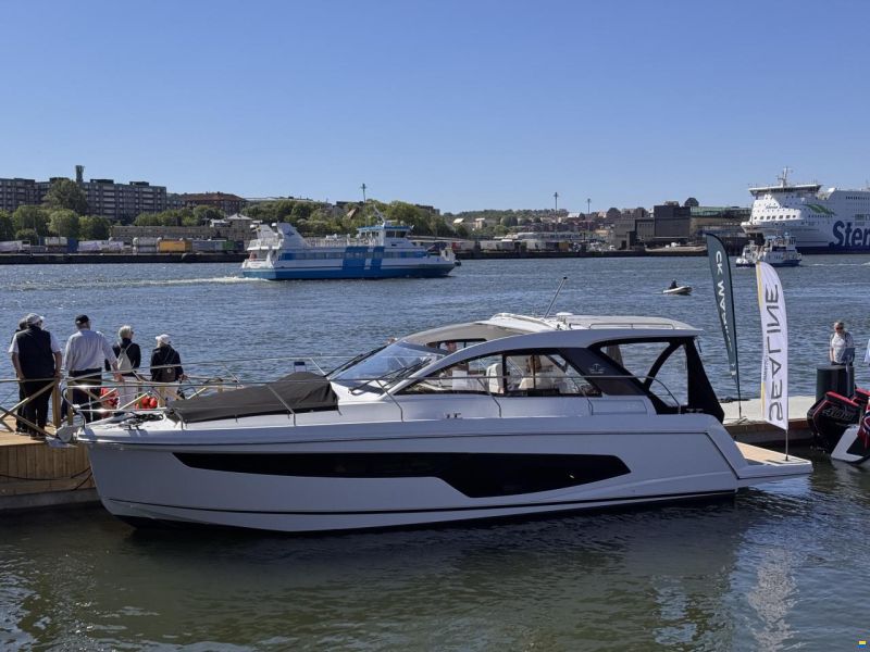 Sealine S335