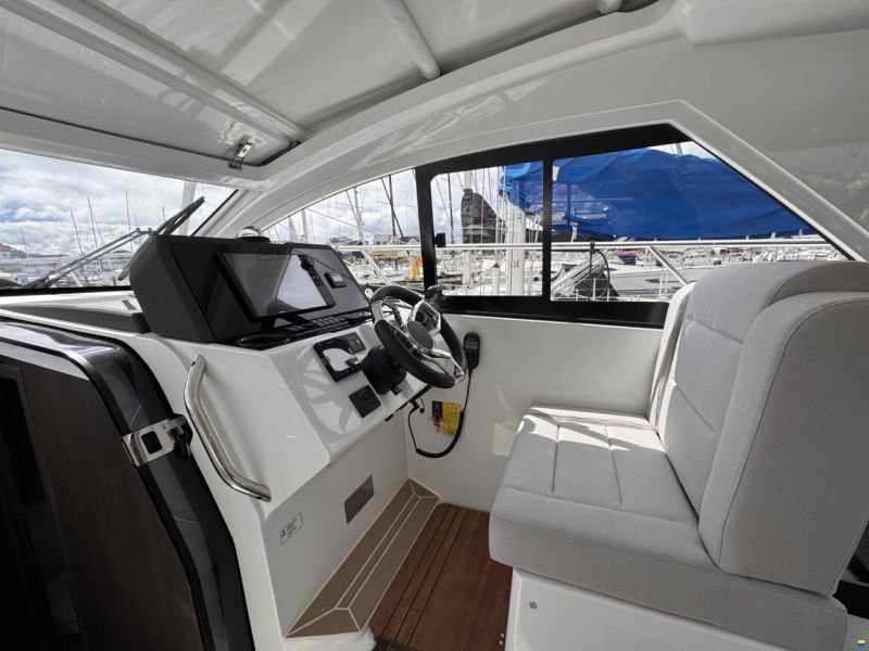 Sealine S335
