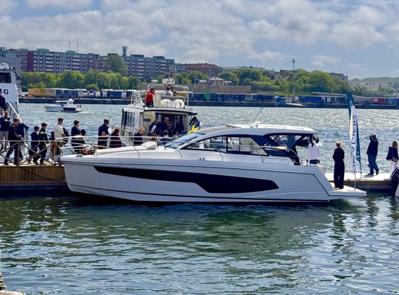 Sealine S335