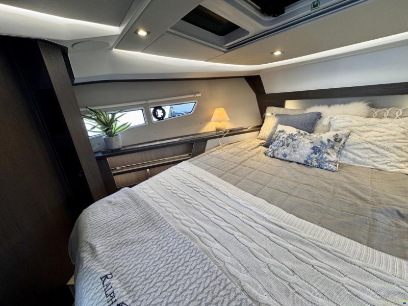 Sealine S335