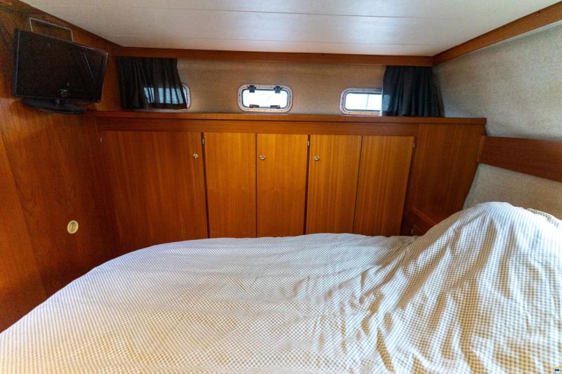 Marco Yachts 990