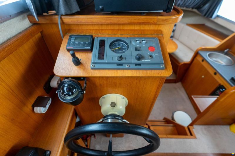 Marco Yachts 990
